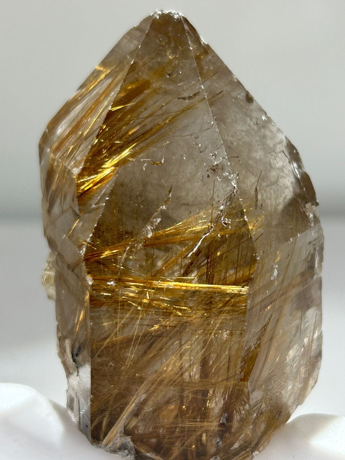 Fotografia de referencia de Cristal de cuarzo con rutilo